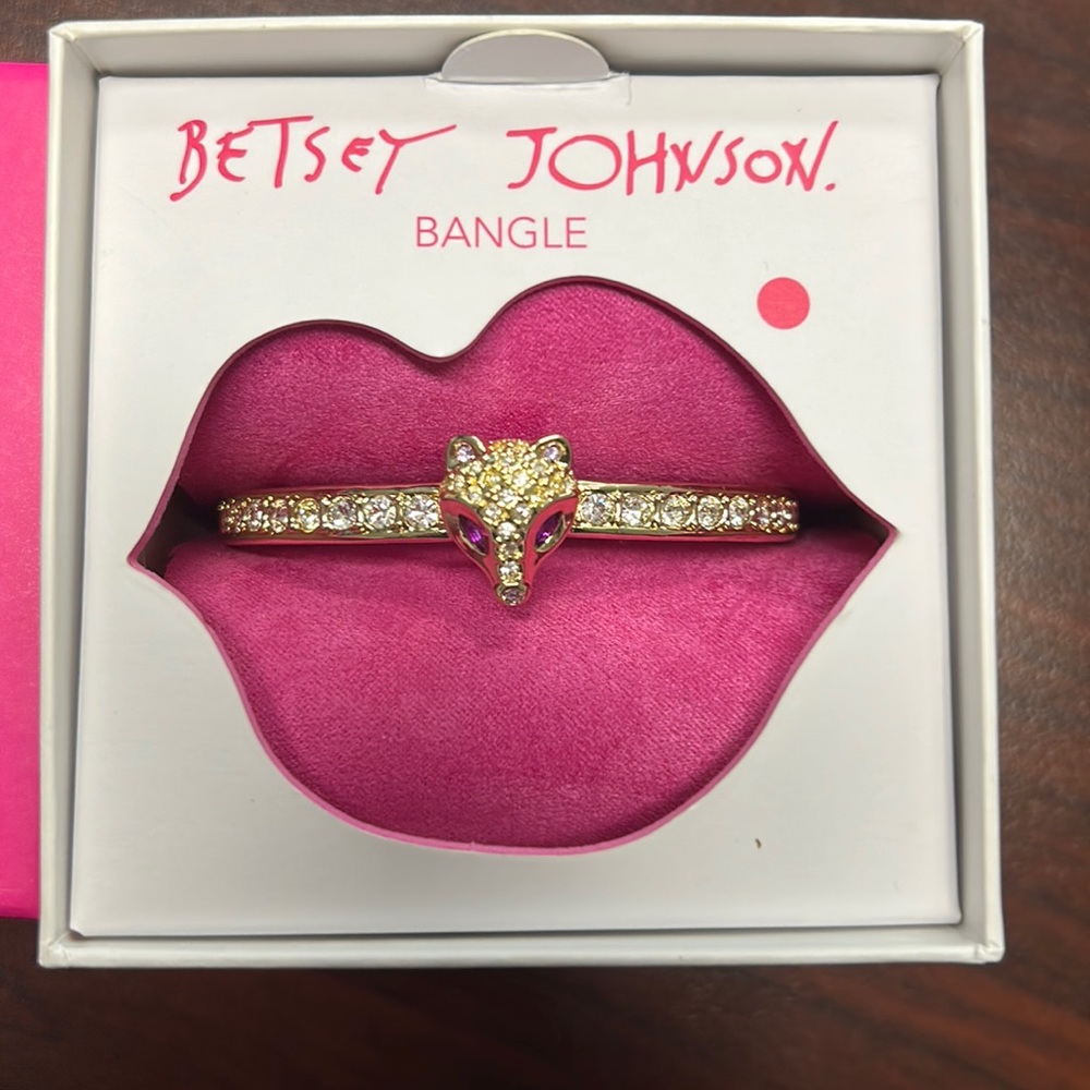 BETSEY JOHNSON GOLD FOX BANGLE